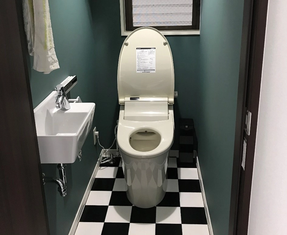 １・２階トイレリフォーム。２階トイレは、和式から洋式に！