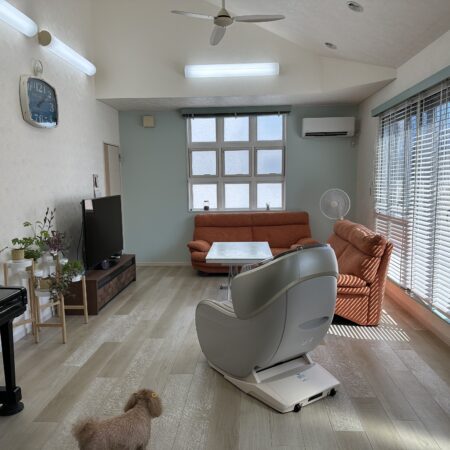 モリス柄フロアタイル。施工に2日間、あっという間にステキな空間に!!