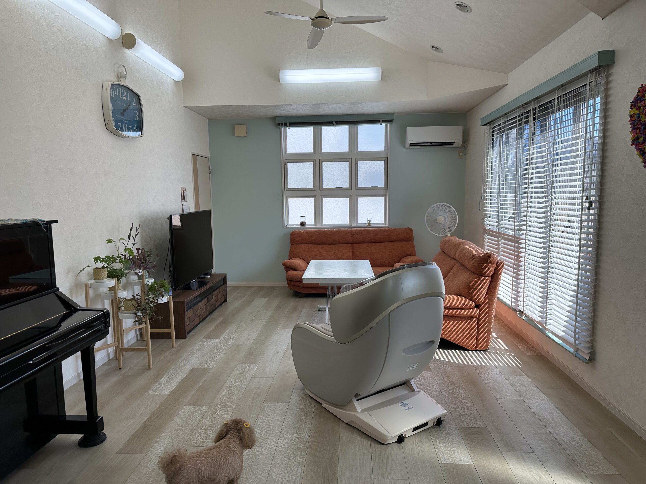 モリス柄フロアタイル。施工に2日間、あっという間にステキな空間に！！